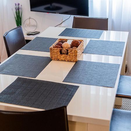 Flexible Selfcheckins 97 - Zagreb - Garden - Parking- Loggia - 2 Bedrooms Bagian luar foto