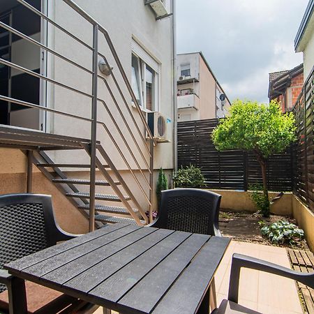 Flexible Selfcheckins 97 - Zagreb - Garden - Parking- Loggia - 2 Bedrooms Bagian luar foto