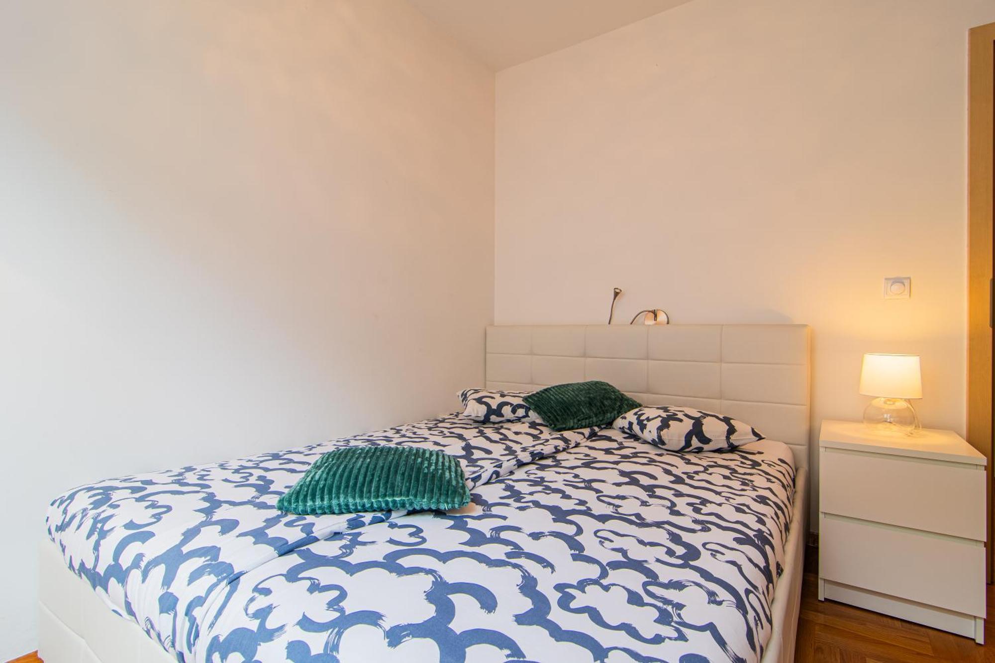 Flexible Selfcheckins 97 - Zagreb - Garden - Parking- Loggia - 2 Bedrooms Bagian luar foto